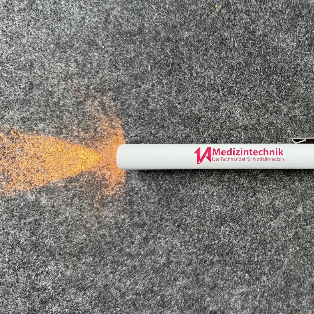 1A Diagnostikleuchte mit Druckknopf, weiß mit roter Aufschrift 1A Diagnostikleuchte mit Druckknopf, weiß mit roter Aufschrift